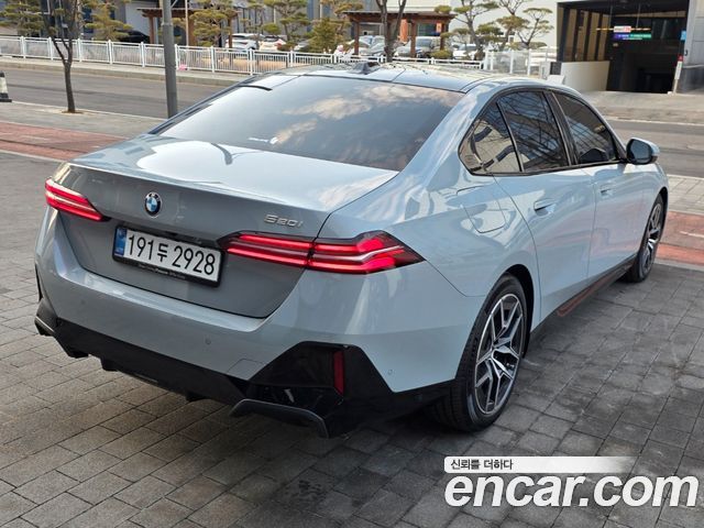 BMW 5-Series 520i M Sport — пробег 1 550 км — фото 3 из 5