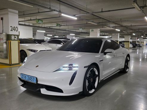 Porsche Taycan Turbo — пробег 58 000 км — фото 1 из 5