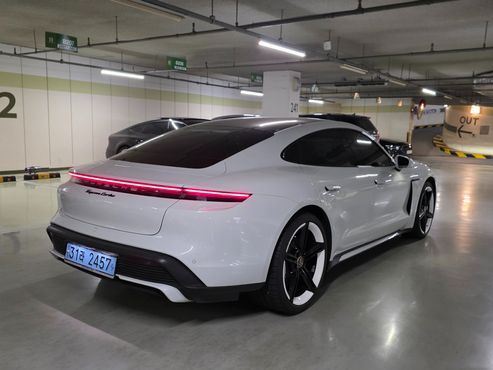Porsche Taycan Turbo — пробег 58 000 км — фото 2 из 5