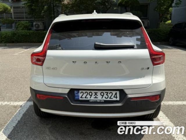 Volvo XC40 B4 Ultimate Bright — пробег 29 000 км — фото 4 из 5