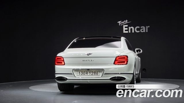 Bentley Flying Spur 4.0 Core — пробег 2 662 км — фото 4 из 5