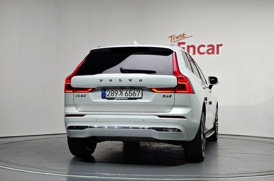 Volvo XC60 B6 Ultimate Bright — пробег 55 848 км — фото 4 из 5