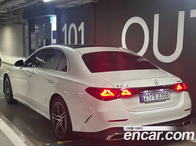 Mercedes-Benz E-Class E300 4MATIC AMG Line — пробег 11 700 км — фото 3 из 5