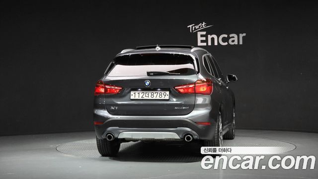 BMW X1 xDrive 20i xLine — пробег 58 273 км — фото 4 из 5