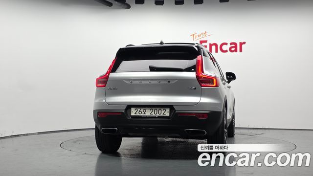 Volvo XC40 T4 R-Design — пробег 107 326 км — фото 4 из 5