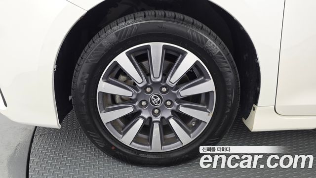 Toyota Sienna 3.5 AWD — пробег 61 764 км — фото 5 из 5
