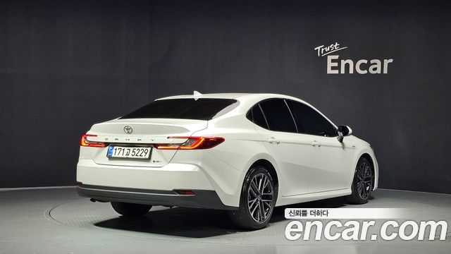 Toyota Camry 2.5 XLE Hybrid — пробег 9 042 км — фото 2 из 5