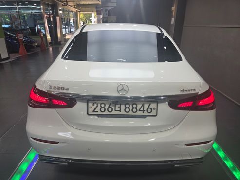 Mercedes-Benz E-Class E220d 4MATIC Exclusive — пробег 52 836 км — фото 4 из 5
