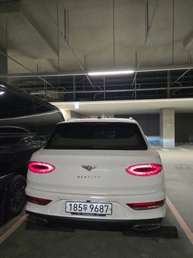 Bentley Bentayga 4.0 V8 Azure — пробег 4 000 км — фото 5 из 5