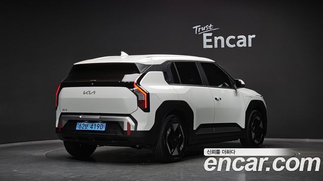 Kia EV3 Long Range 2WD AIr — пробег 14 627 км — фото 2 из 5