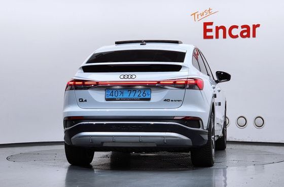 Audi Q4 e-tron 40 Premium Sportback — пробег 86 855 км — фото 4 из 5