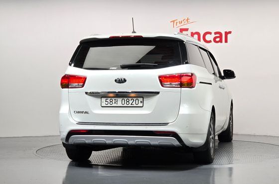Kia Carnival 9-seater Luxury — пробег 190 218 км — фото 4 из 5