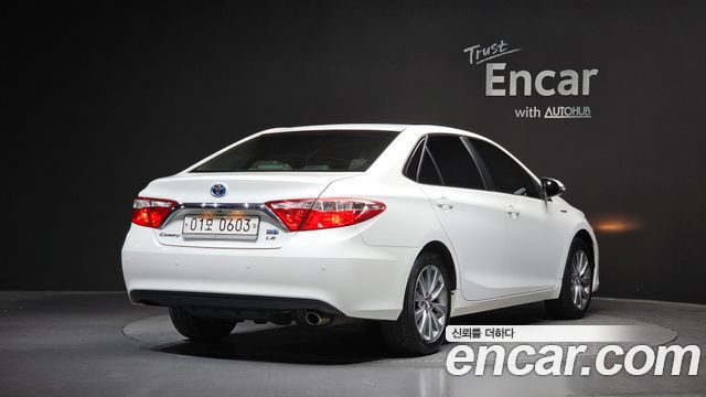 Toyota Camry Hybrid LE — пробег 113 798 км — фото 2 из 5