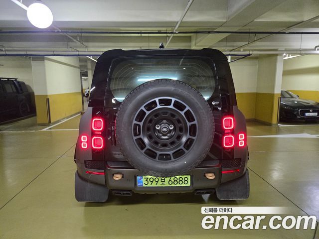 Land Rover Defender 110 P635 Octa Edition 1 — пробег 10 000 км — фото 2 из 5