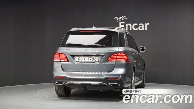 Mercedes-Benz GLE-Class GLE350 d 4MATIC Premium — пробег 100 180 км — фото 4 из 5