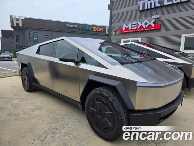 Tesla Cybertruck AWD — пробег 3 250 км — фото 2 из 5