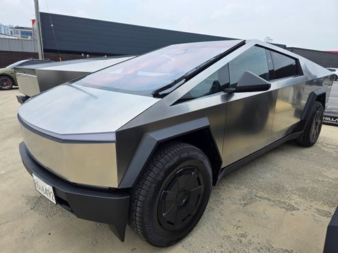 Tesla Cybertruck AWD — пробег 3 250 км — фото 3 из 5