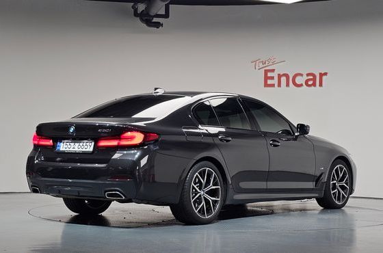 BMW 5-Series 530i M Sport Package — пробег 38 073 км — фото 2 из 5