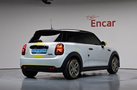 Mini Cooper SE Electric 3rd — пробег 10 971 км — фото 2 из 5