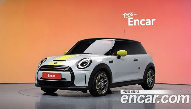Mini Cooper SE Electric 3rd — пробег 10 971 км — фото 1 из 5