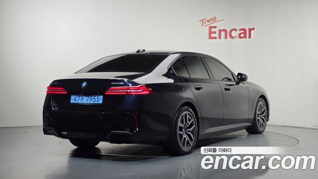 BMW i5 xDrive 40 M Sport — пробег 18 023 км — фото 2 из 5
