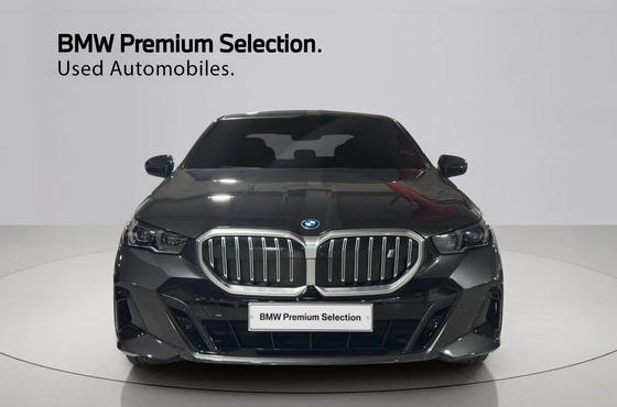 BMW i5 eDrive 40 M Sport — пробег 21 681 км — фото 3 из 5