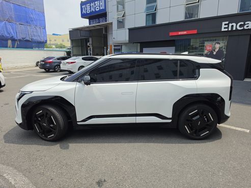 Kia EV3 Long Range 2WD GT Line — пробег 23 000 км — фото 2 из 5
