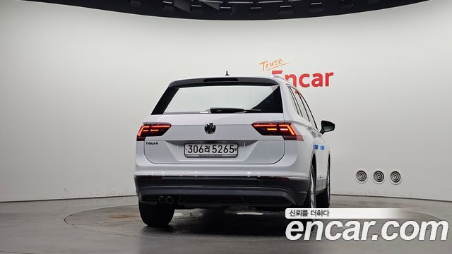 Volkswagen Tiguan 2.0 TDI Premium — пробег 117 862 км — фото 4 из 5