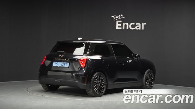 Mini Cooper SE Favoured — пробег 38 097 км — фото 2 из 5