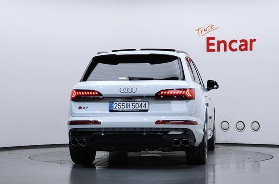 Audi SQ7 4.0 TFSI Quattro — пробег 12 604 км — фото 4 из 5