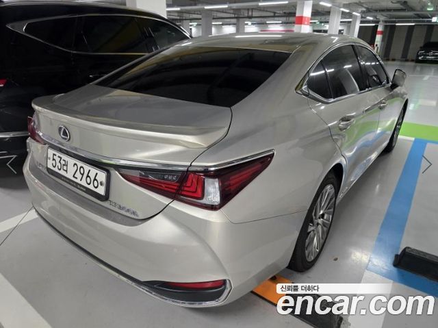Lexus ES Luxury Plus — пробег 131 375 км — фото 4 из 5