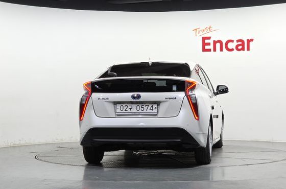 Toyota Prius 1.8 E — пробег 127 797 км — фото 4 из 5