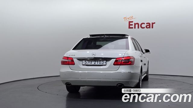 Mercedes-Benz E-Class E300 Elegance — пробег 99 339 км — фото 4 из 5