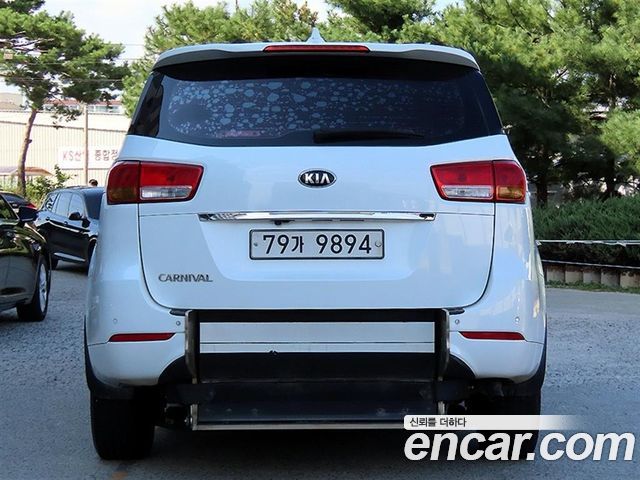 Kia Carnival 6-seater Wheelchair lift — пробег 183 373 км — фото 4 из 5