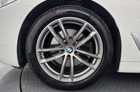 BMW 5-Series 520d xDrive M Sport Package Plus — пробег 111 314 км — фото 5 из 5