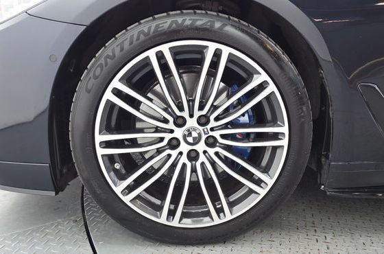 BMW 5-Series 530i xDrive M Sport Package Plus — пробег 75 825 км — фото 5 из 5