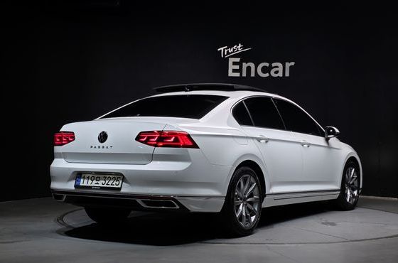 Volkswagen Passat 2.0 TDI Prestige — пробег 30 569 км — фото 2 из 5