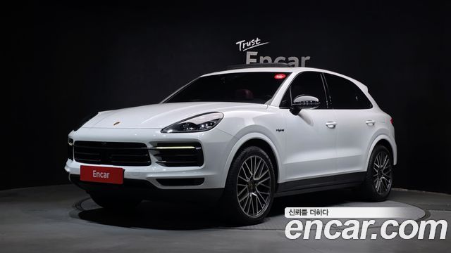 Porsche Cayenne 3.0 E-Hybrid — пробег 60 737 км — фото 1 из 5