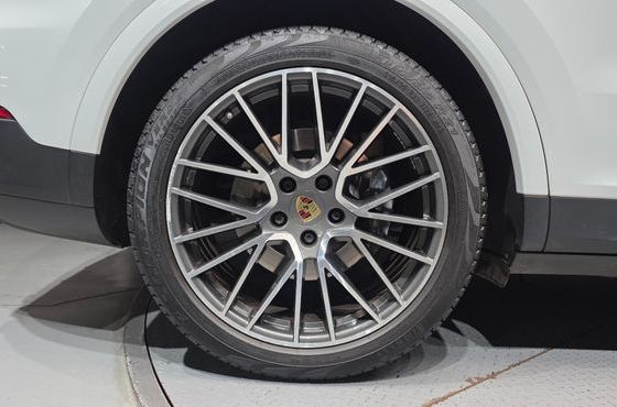 Porsche Cayenne 3.0 E-Hybrid — пробег 60 737 км — фото 5 из 5