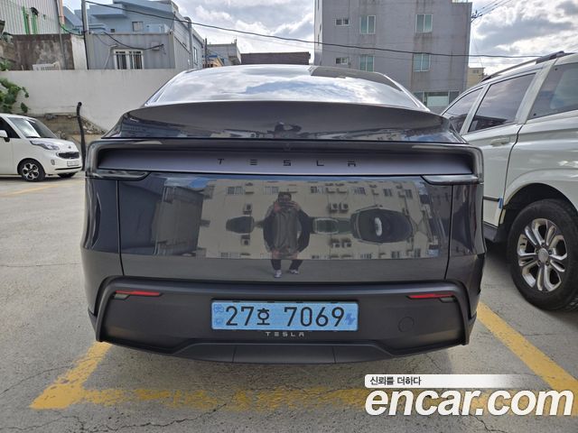 Tesla Model Y RWD — пробег 235 км — фото 4 из 5