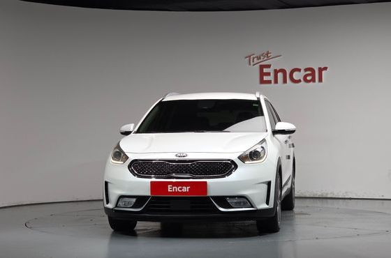 Kia Niro Prestige — пробег 77 812 км — фото 3 из 5