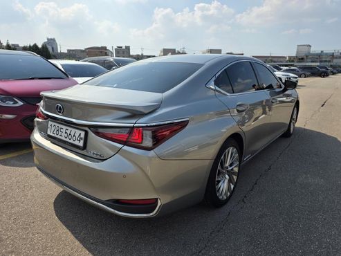Lexus ES Executive — пробег 67 492 км — фото 2 из 5