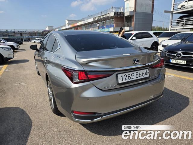 Lexus ES Executive — пробег 67 492 км — фото 4 из 5