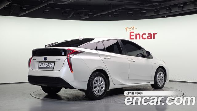 Toyota Prius 1.8 E — пробег 121 402 км — фото 2 из 5