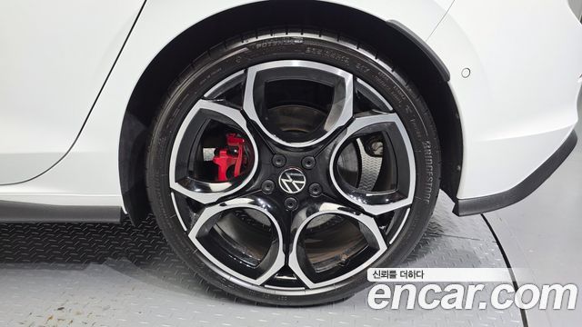 Volkswagen Golf 2.0 GTI — пробег 5 007 км — фото 5 из 5