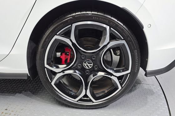 Volkswagen Golf 2.0 GTI — пробег 5 007 км — фото 5 из 5