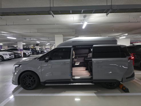 Kia Carnival HEV 4Seater Hi-Limousine (Special) — пробег 10 000 км — фото 4 из 5