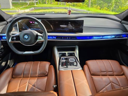 BMW i7 xDrive 60 Design Pure Excellence — пробег 63 835 км — фото 5 из 5