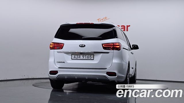 Kia Carnival из Кореи Encar