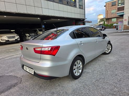 Kia pride 4DR 1.6 GDI Luxury — пробег 80 570 км — фото 3 из 5